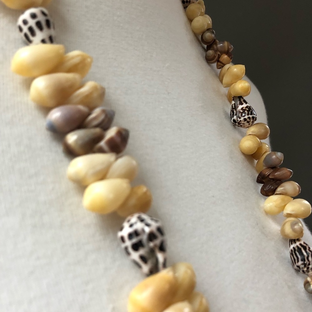 Heritage Antique Rarotonga Shell Lei - Picture 7 of 13